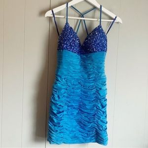 Dave & Johnny Short Blue Iridescent Sequin Bust Homecoming Dress Cocktail Formal